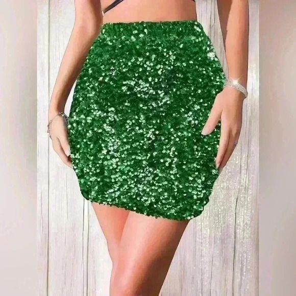 Women’s Green Lined Sequin Mini Skirt Party Christmas Sexy Date Night L14” Waist - Picture 1 of 11